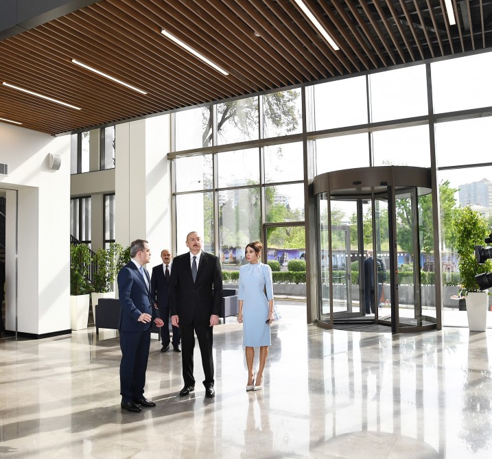 İlham Əliyev və xanımı Təhsil Kompleksin AÇILIŞINDA - FOTOLAR